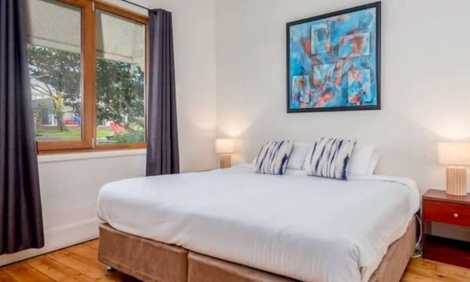 Bathurst Cottage | Old George · MèRose Place - Cottage on George
