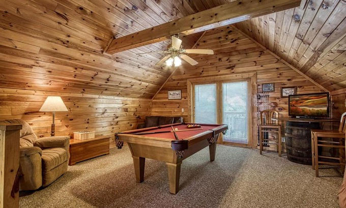 Sevierville House | Old Glory, Pool Table, Pool access, WIFI, Free Attraction Tickets!