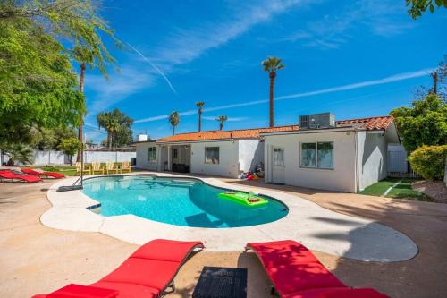 North Mountain House | Old Hollywood Vacation - casita+pool+putt putt