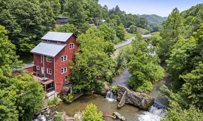 Bakersville House | Old Masters' Mill: Storied History on Cane Creek