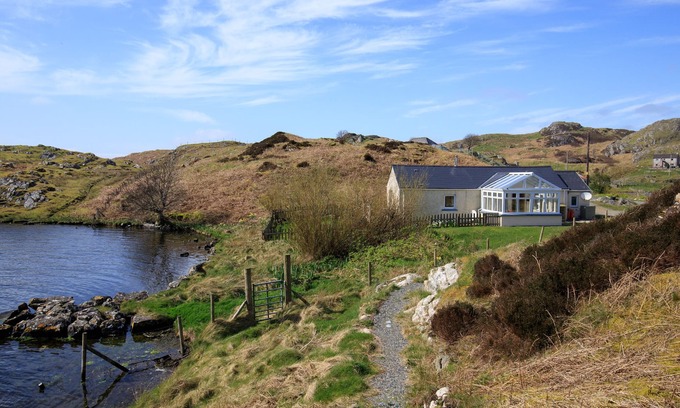 Lewis and Harris Cottage | OLD MISSION HALL, pet friendly, country holiday cottage in Cromore