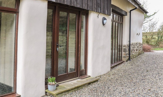 Sticklepath Cottage | OLD STABLE COTTAGE, family friendly, with pool in Okehampton