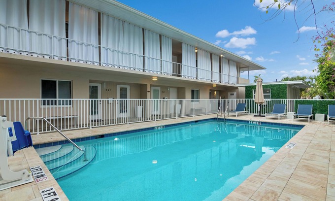 Redevelopment Area Apartment | Olde Naples Paradise 803