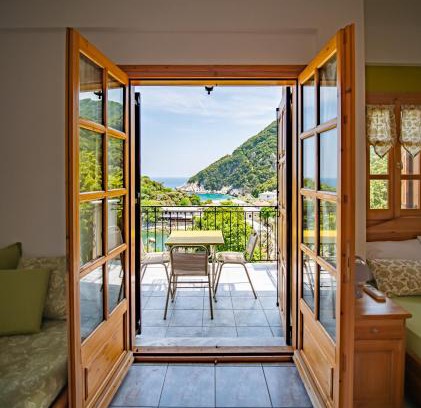 Papa Nero House | Olive House in Damouchari with a sea view - Delicious Houses