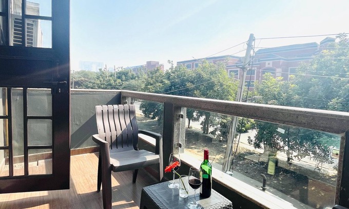 Sushant Lok Apartment | Olive Service Apartment Near Artemis