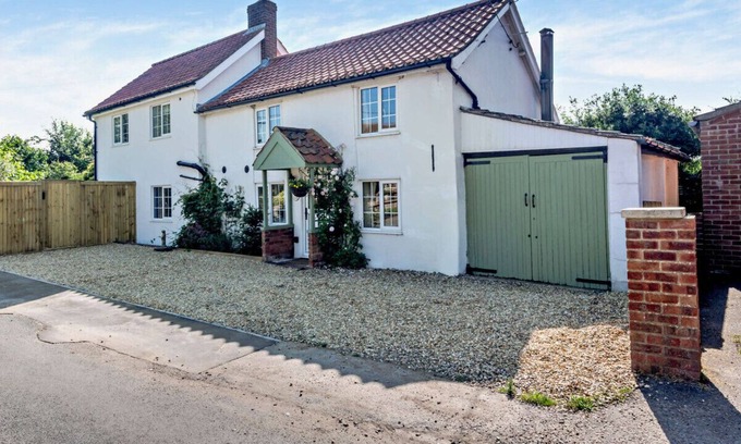 Happisburgh House | Ollands Cottage - Three Bedroom House, Sleeps 6