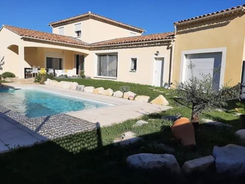 Caromb Villa | Olympe de Provence