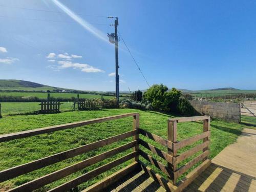 Rhoshirwaun Ski Chalet | On farm Chalet, sleeps 6, Rhoshirwaun
