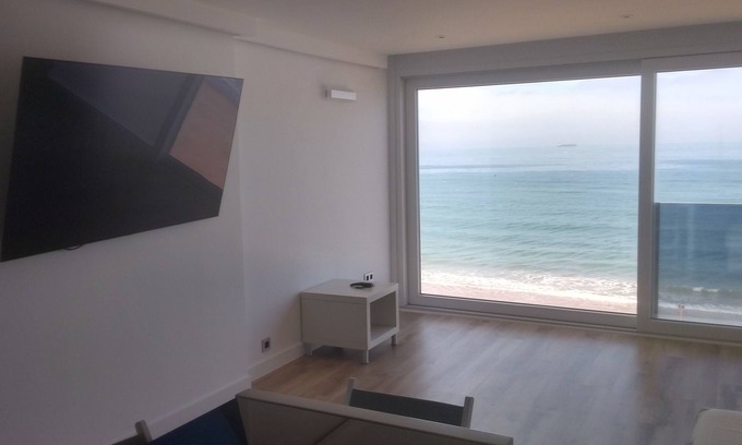El Puerto de Santa Maria Apartment | On the beachfront, infinite sea views, on the sand, WiFi