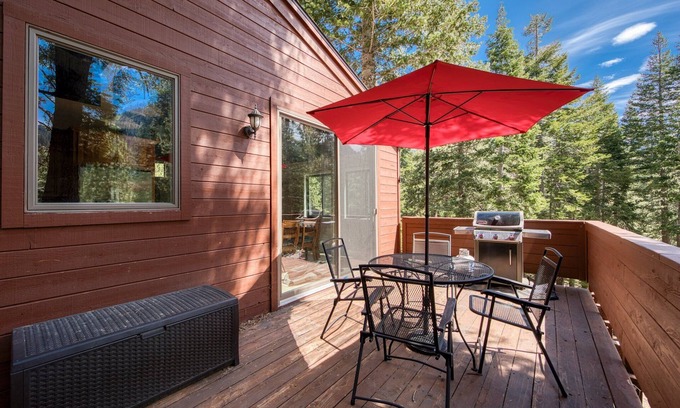 Alpine Meadows House | On the Edge at Alpine By Tahoe Getaways - Dog OK- Mountain Views- Ski Shuttle!