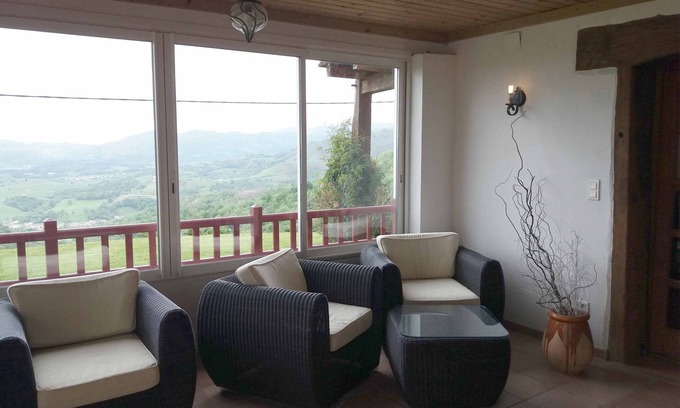 Saint-Michel House | On the heights of the Basque Country, enjoy the panorama and Camino Frances.