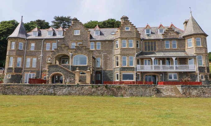 Menai Bridge House | On the Straits