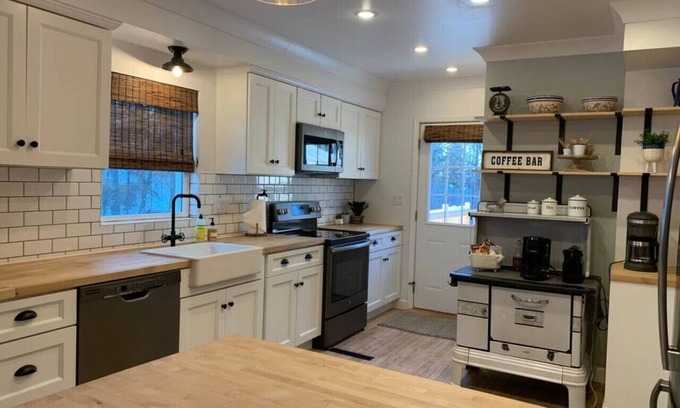 Ironwood House | On the Trail-Cedar Sauna & Close to Ski & Trails