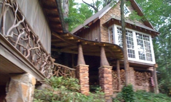 Tiger House | On the Water at Lake Burton