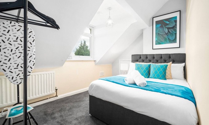 West Bromwich Apartment | One Bed Apartment - Smart TV - WIFI