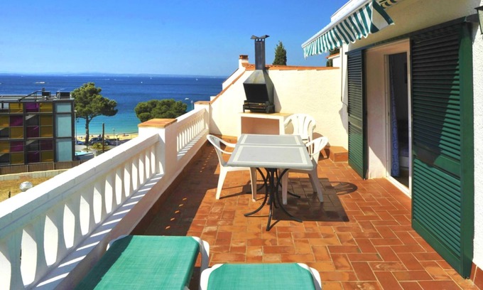 Almadraba-Canyelles Apartment | One-Bedroom Apartment Sea View located 50m from the beach.