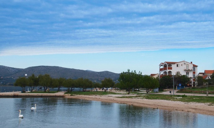 Jadrtovac Apartment | One bedroom Apartment Bajan A1 near the beach