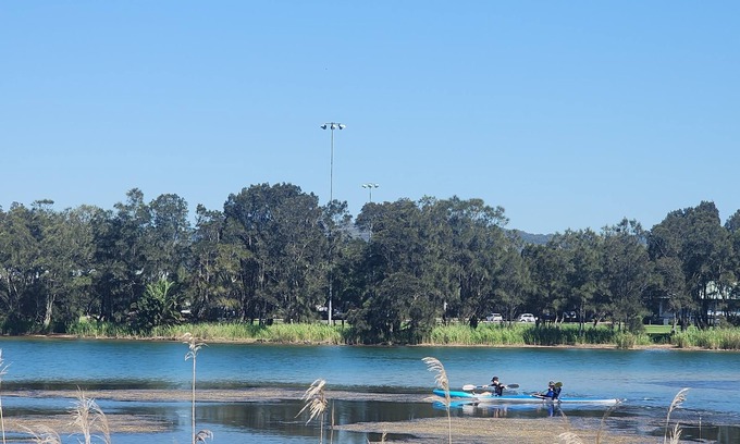 North Narrabeen Apartment | One bedroom apartment over looking the lake and only 400mtrs walk to the beach