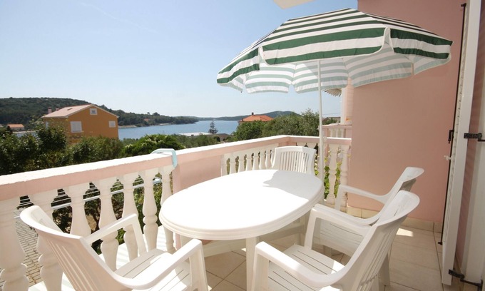 Soline Apartment | One bedroom apartment with terrace and sea view Cove Soline, Dugi otok (A-448-b)