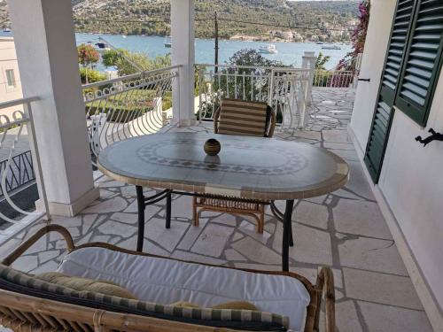 Vinisce Apartment | One-Bedroom Apartment in Vinisce I