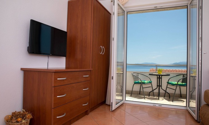 Igrane Apartment | One bedroom apartment near beach Igrane, Makarska (A-18069-c)
