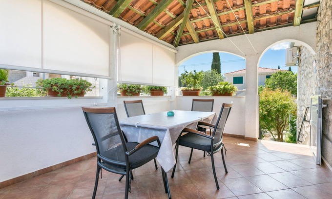 Mirce Apartment | One bedroom apartment with terrace Mirca, Brač (A-729-a)