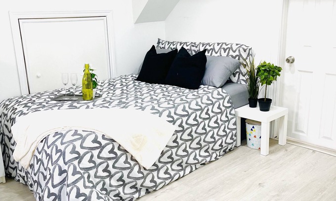 Bendale House | One bedroom basement suite (bus stop right outside)