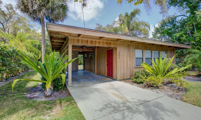 South Sarasota House | One bedroom Mid-Century Gem, West of the Trail.