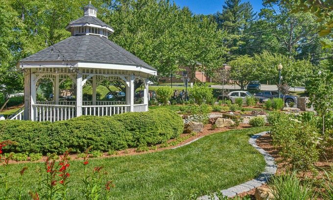 Mars Hill Apartment | One block from Mars Hill University and downtown Mars Hill, NC