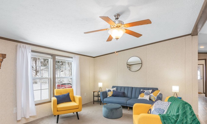 Jeffersonville House | One level- 5 miles to Smuggs- 13 miles to Stowe