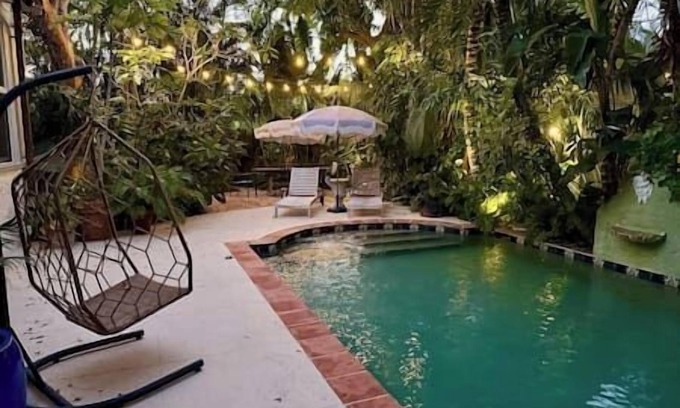 Flamingo Parks House | One-of-a-Kind Flamingo Park Escape (Pool+Parking)