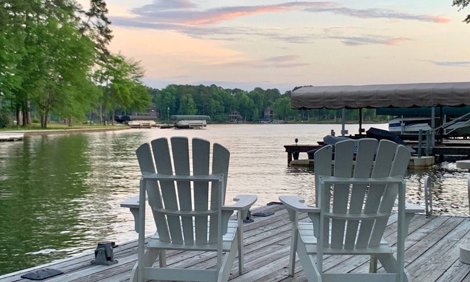Beaverdam House | One-of-a-Kind, Lakefront House Near the Ritz, Sandbar & Boathouse!
