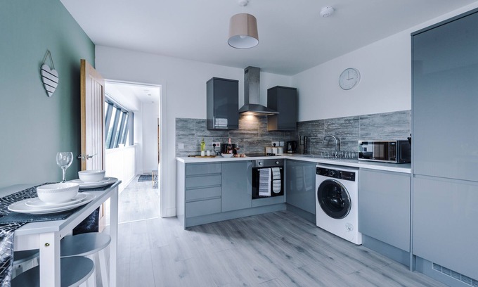 Eccles Apartment | One&Two Bedroom Luxe Apts near Trafford
