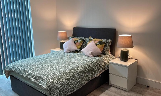 East Acton Apartment | One west point