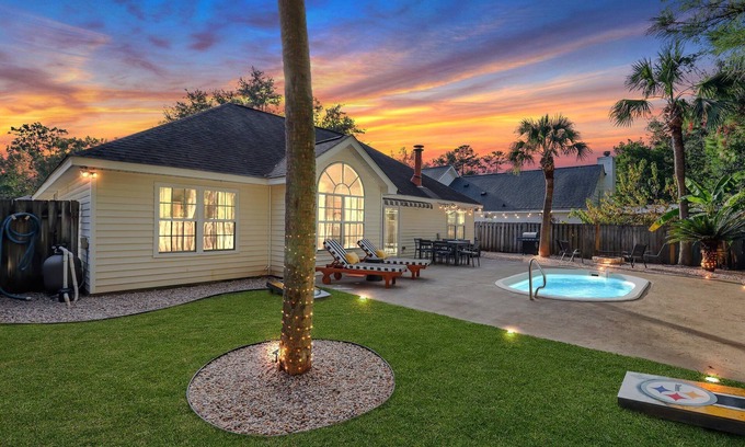 Savannah House | Only 9 Miles to Downtown! Pool, Fire Pit, Game Room