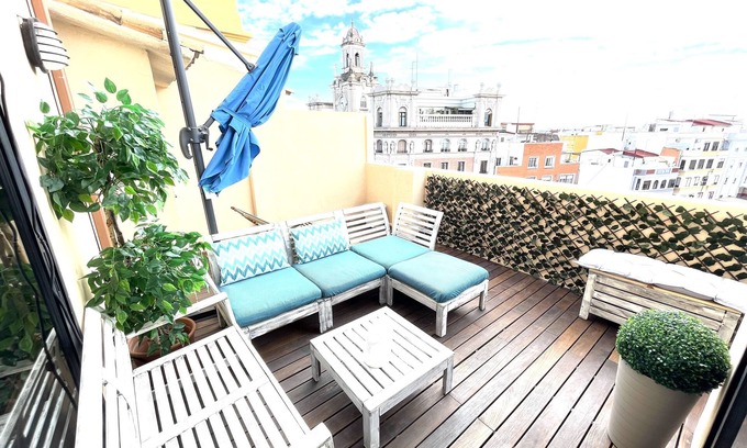 Extramurs Apartment | ONLY LONG TERM. PENTHOUSE in DOWNTOWN VALENCIA, WALKING DISTANCE TO EVERYTHING.