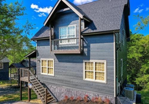 Sevierville House | Ooh LA LA, Private Indoor Pool, WIFI, Arcade Game, Foosball, Free Attraction Tickets!