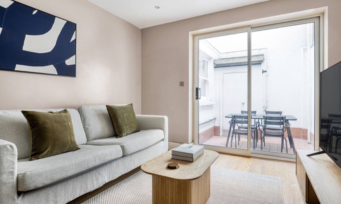 Pembridge Apartment | Open Notting Hill 2BR w/Garden, nr Shops, Dining & Park, by Blueground
