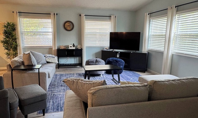 Jacksonville Beach House | Open, Spacious 4-bedroom house a short walk from the water in Jacksonville Beach