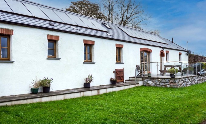 Tenby House | Orchard Cottage - Luxurious Barn Conversion - Beavers Hill