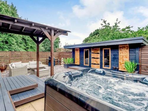 Frampton House | Orchard Retreat Staycation