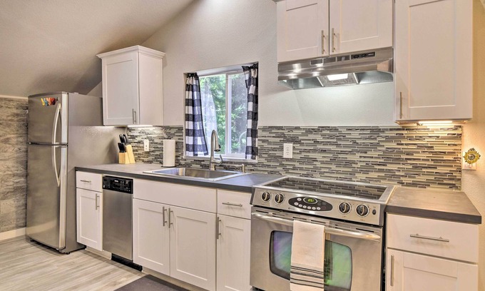 Oregon City House | Oregon City Abode ~ 23 Mi to Dtwn Portland!