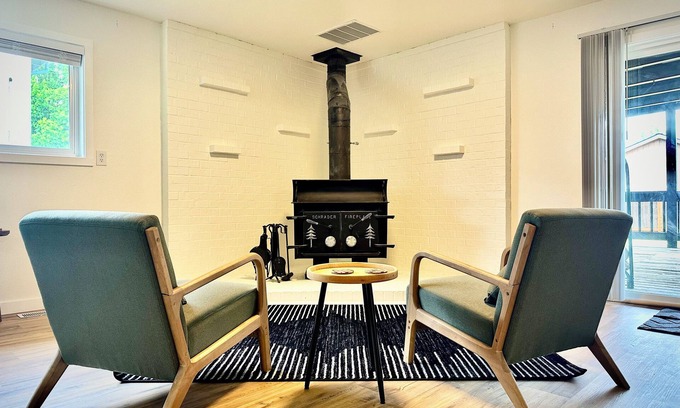 Oregon City House | Oregon Ridge Retreat- Near Downtown Oregon City