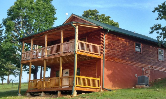 Compton Cabin | Original log cabin with modern comfort