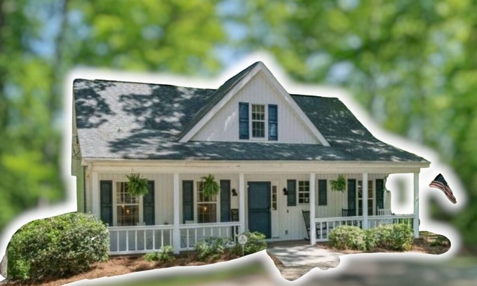 Eatonton Cottage | Orion's Retreat a charming cottage nestled by the scenic shores of Lake Sinclair