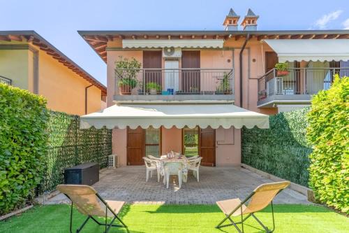Soiano del Lago Apartment | Ortensia House with Garden and Solarium Area
