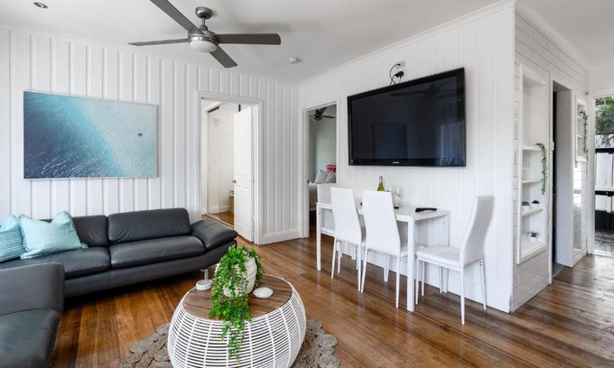 Ocean Grove House | Orton Blue- Beachside getaway for 4, Pets welcome, Aircon, Park and walk to everything!