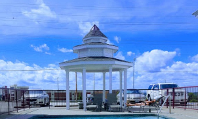 Osage Beach Hotel | Osage Village Inn