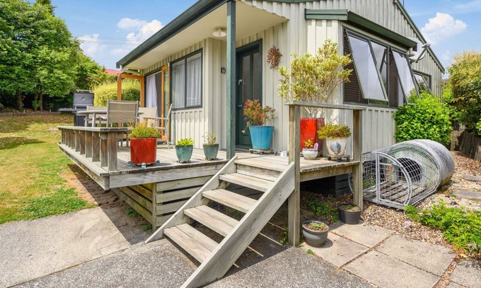 Springfield House | Otonga Cottage - Stay 3 Pay 2