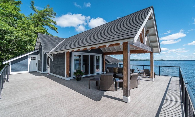 Port Carling Cottage | OUNO Island on the prestigious Lake Rosseau